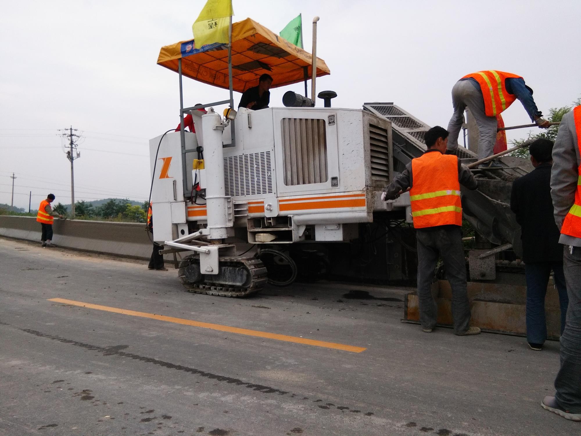 用振動粘度理論改進混凝土滑模攤鋪機的工藝設(shè)計